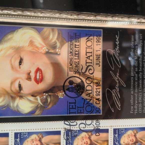 First day issue Marilyn Monroe Stamp sheet with Stamp of Some Like it Hot - Picture 2 of 7